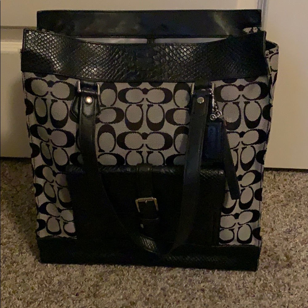 Coach purse! Like new.